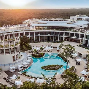 https://resort-secrets-beach-club.quintano-roohotels.com